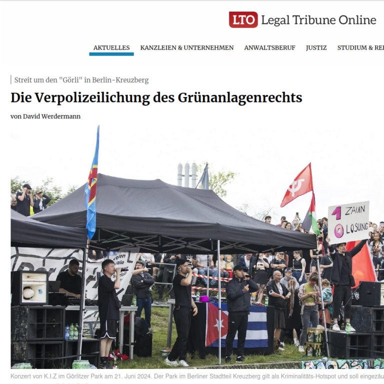 Screenshot des LTO-Artikels 'Die Verpolizeilichung des Grünanlagenrechts' mit Foto einer Kundgebung im Görlitzer Park