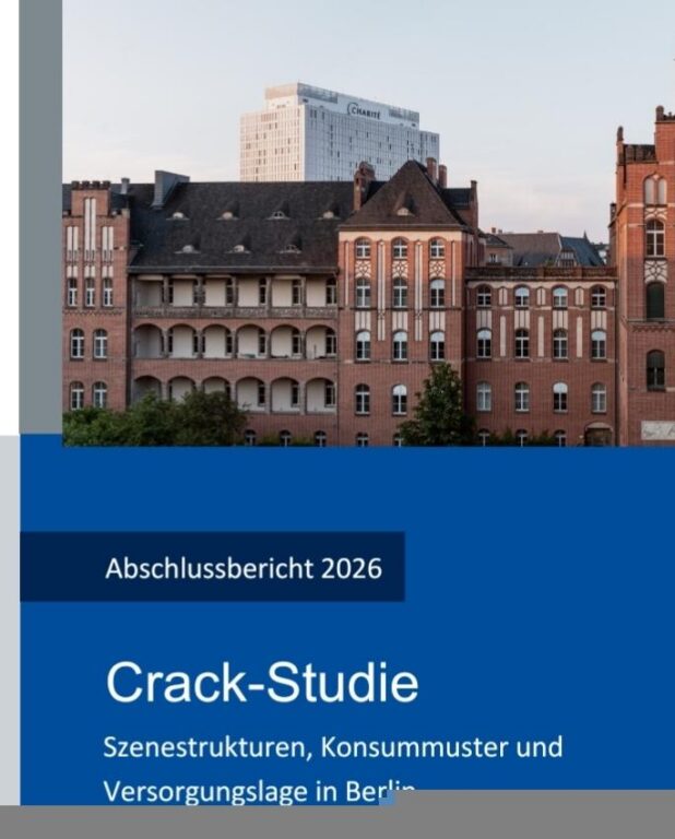 Screenshot der Titelseite der Crack-Studie 2026 „Szenestrukturen, Konsummuster und Versorgungslage in Berlin“ mit Foto des Krankenhauses Bethanien und der Charité im Hintergrund