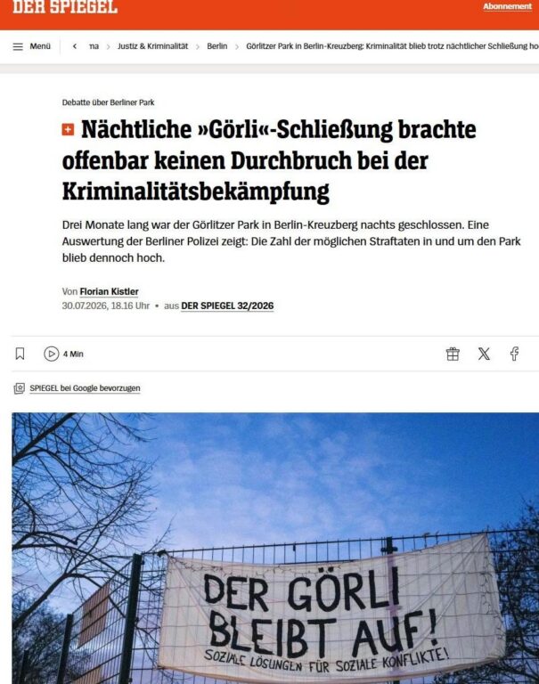 Screenshot eines Spiegel-Artikels „Nächtliche Görli-Schließung brachte offenbar keinen Durchbruch bei der Kriminalitätsbekämpfung“, darunter ein Foto mit Banner „Der Görli bleibt auf!“ am Zaun.